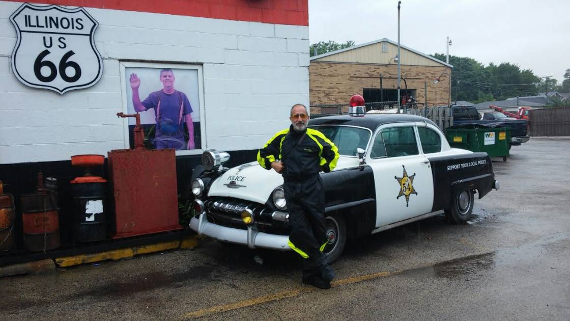 Motorcycle touring and cruiser tour Half Route 66 from Chicago to